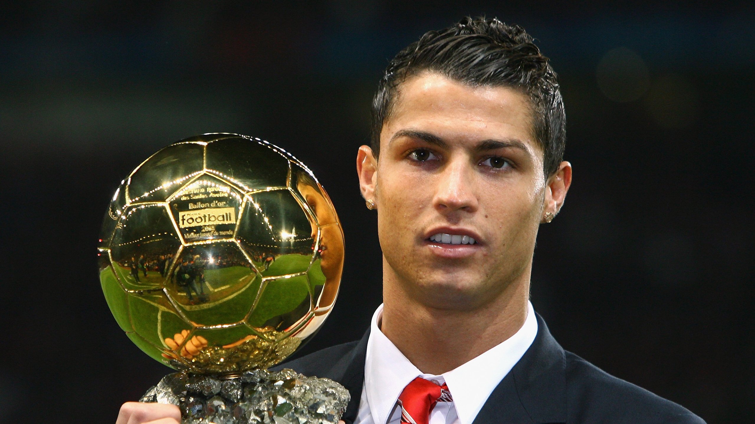 “青训营地引入国际专业教练，提升青少年技战术水平”，国家青训营