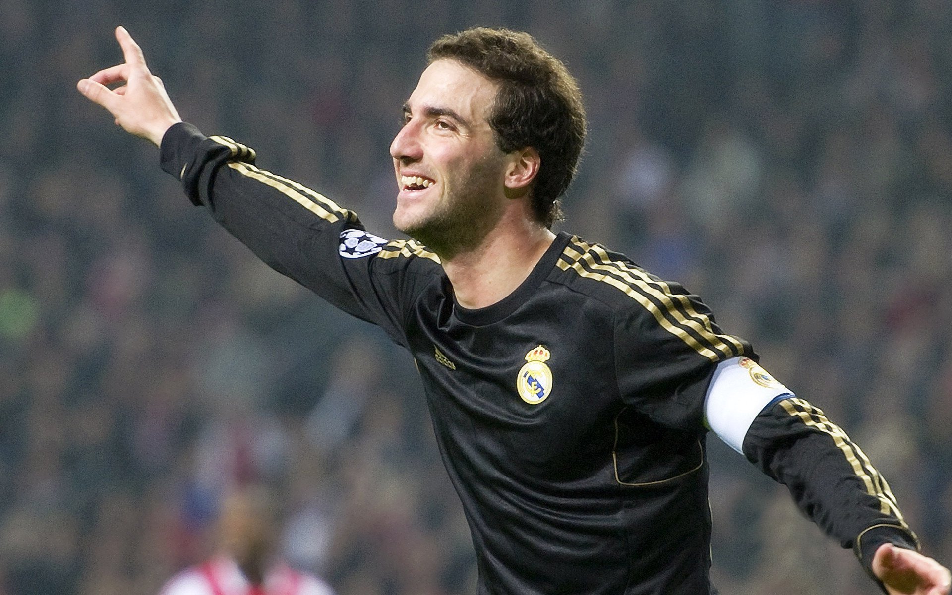 开云体育平台-德甲：拜仁客场1-2爆冷，追赶者多特获得宝贵三分，拜仁多特比赛结果