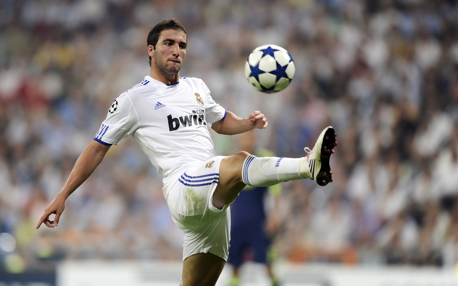 德甲：拜仁客场1-2爆冷，追赶者多特获得宝贵三分，拜仁多特比赛结果